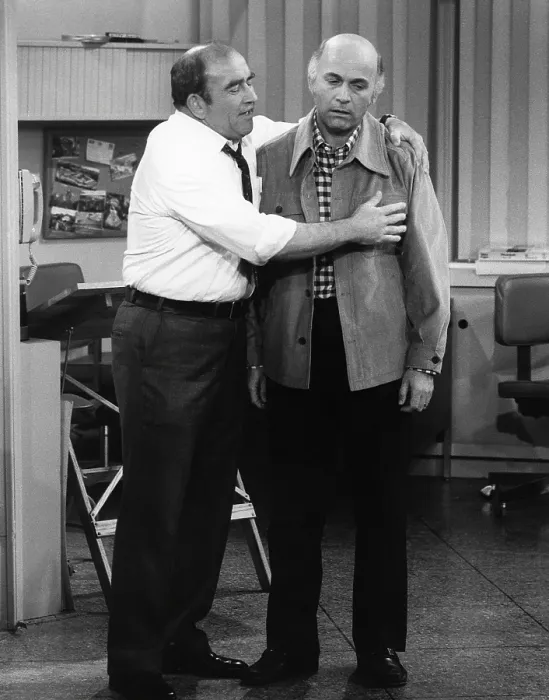 Framed Print : THE MARY TYLER MOORE SHOW, from left: Ed Asner, Gavin MacLeod, 1970-77