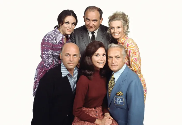 Framed Print : THE MARY TYLER MOORE SHOW, top from left: Valerie Harper, Ed Asner, Cloris Leachman; bottom: Gavin MacLeod, Mary Tyler Moore, Ted Knight, (1972), 1970-77