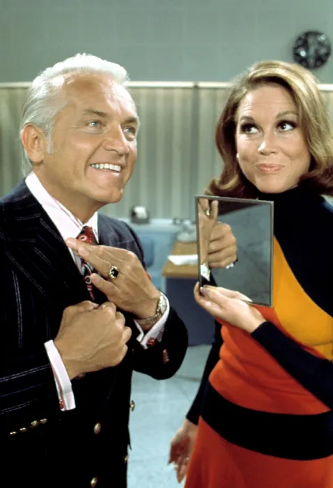 Framed Print : THE MARY TYLER MOORE SHOW, Ted Knight, Mary Tyler Moore, 1970-1977