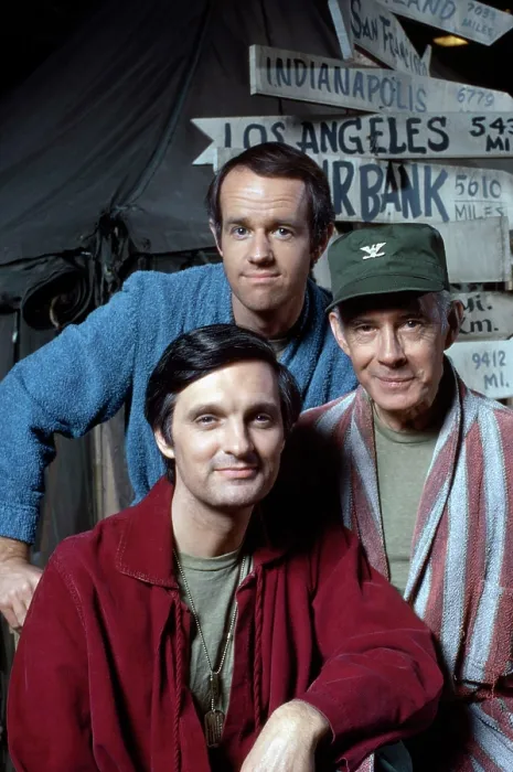 Framed Print : MASH, (aka M*A*S*H*), from top down: Mike Farrell, Henry Morgan, Alan Alda, (1975), 1972-1983