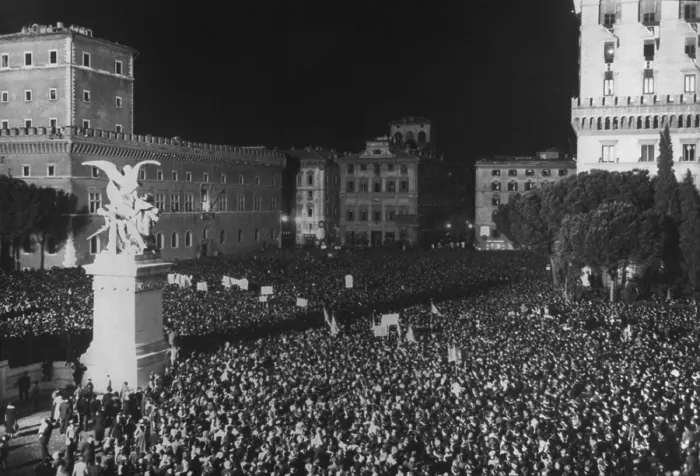 Framed Print : Mass victory celebration by Italians for victories in the war in Ethiopia. Rome, Oct. 2, 1935. Italo-Ethiopian War, 1935-36. (BSLOC_2014_7_36)