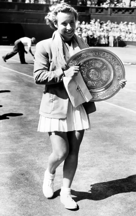 Framed Print : Maureen Connolly holds the 1952 Wimbledon trophy. Courtesy: CSU Archives / Everett Collection
