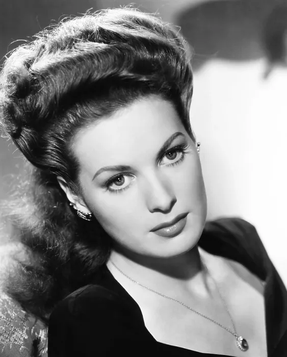 Framed Print : Maureen O'Hara, 1941 Framed Print : Maureen O'Hara, 1941