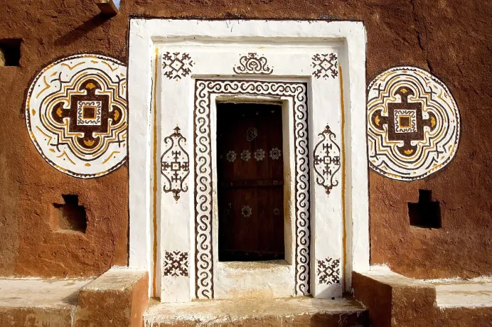 Framed Print : MAURETANIA. HODH ECH CHARGUI. Oualata. Decorated door. AISA / Everett Collection**US SALES ONLY**
