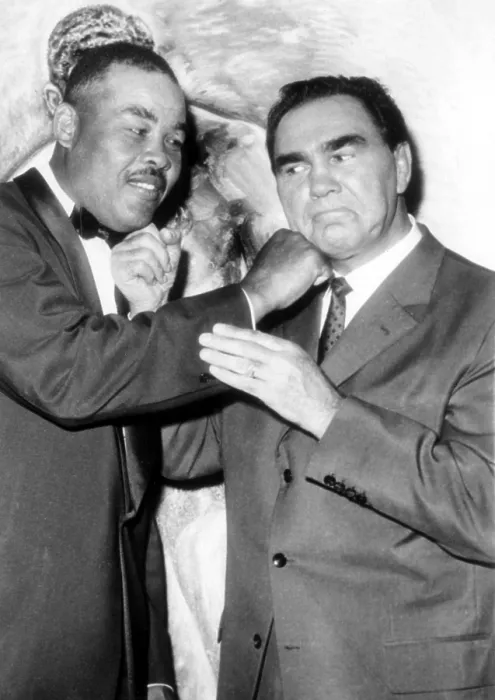 Framed Print : Max Schmeling and Joe Louis pose for photo during fourth anniversary of the U.S. People to People program. Hotel Astor, NY, October 19, 1960 Framed Print : Max Schmeling and Joe Louis pose for photo during fourth anniversary of the U.S. People to People program. Hotel Astor, NY, October 19, 1960