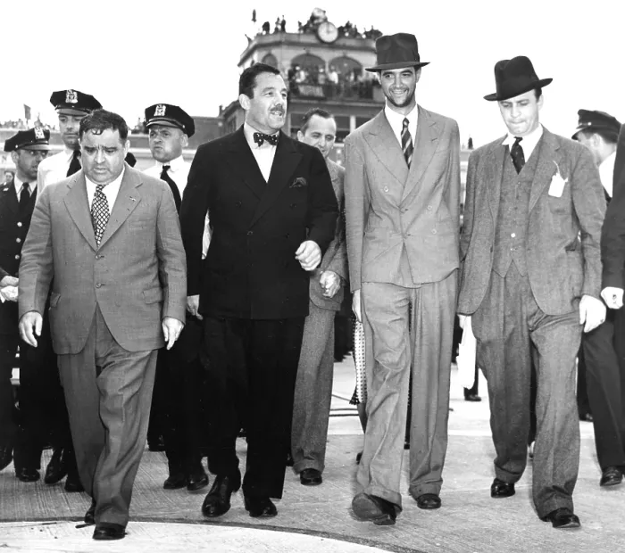 Framed Print : Mayor LaGuardia, Grover Whalen, head of World's Fair'39, Howard Hughes & Al Lodwick, flight manager, at Floyd Bennett Field, NYC after his round the world flight, 7 / 14 / 38