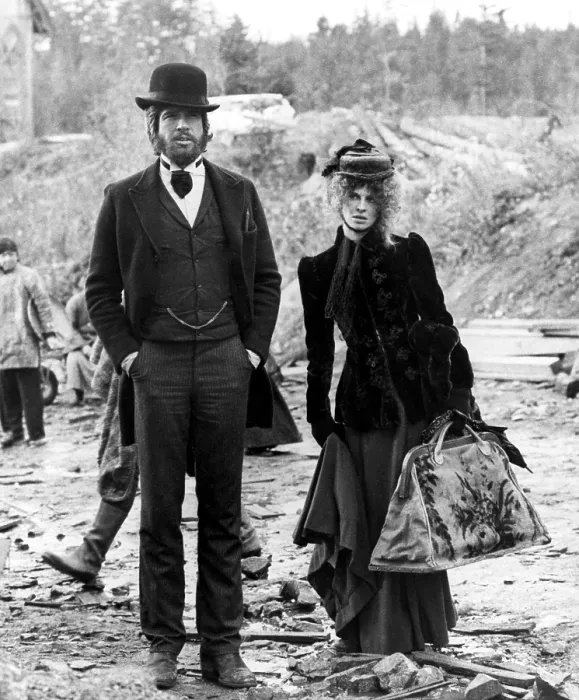 Framed Print : MCCABE AND MRS. MILLER, Warren Beatty, Julie Christie, 1971