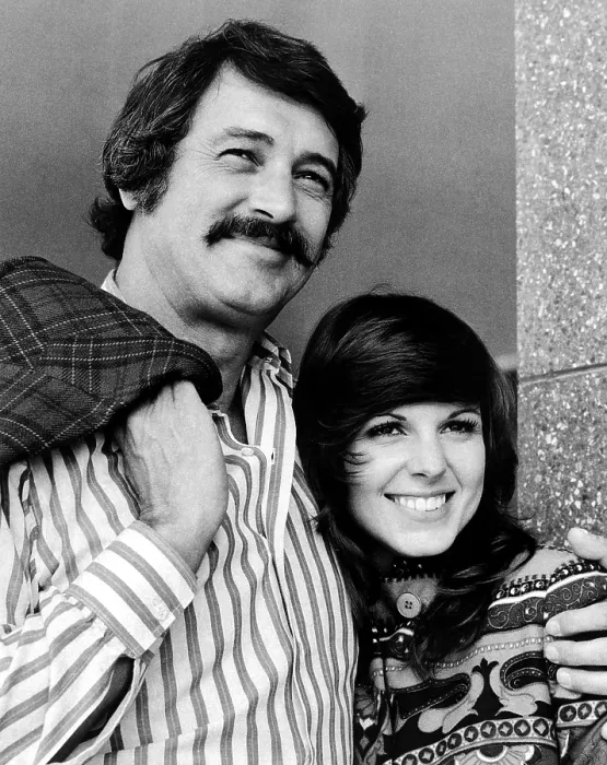 Framed Print : MCMILLAN AND WIFE, from left: Rock Hudson, Susan Saint James, 1971-77