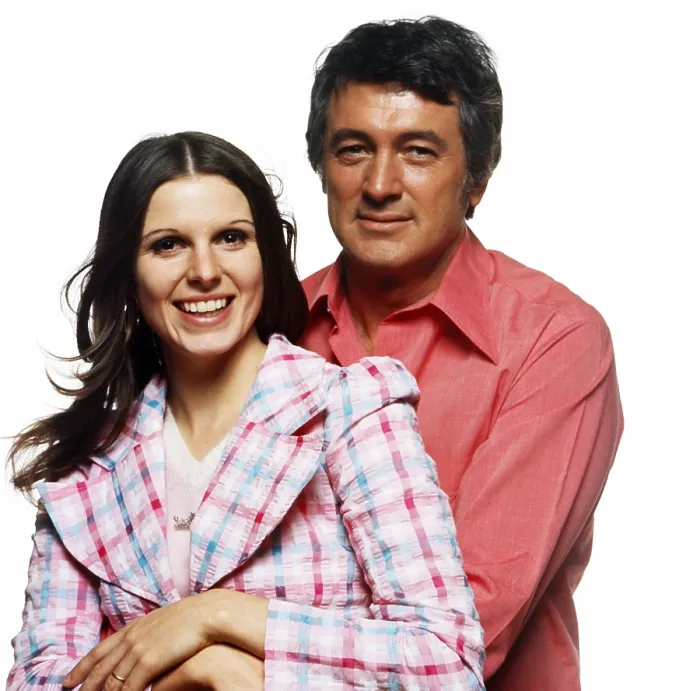 Framed Print : MCMILLAN & WIFE, from left: Susan Saint James, Rock Hudson, 1971 - 1977