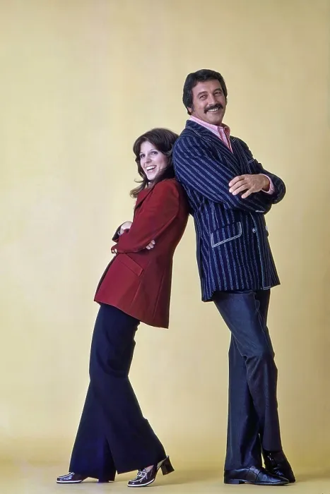 Framed Print : MCMILLAN & WIFE, from left: Susan Saint James, Rock Hudson, (1972), 1971 - 1977