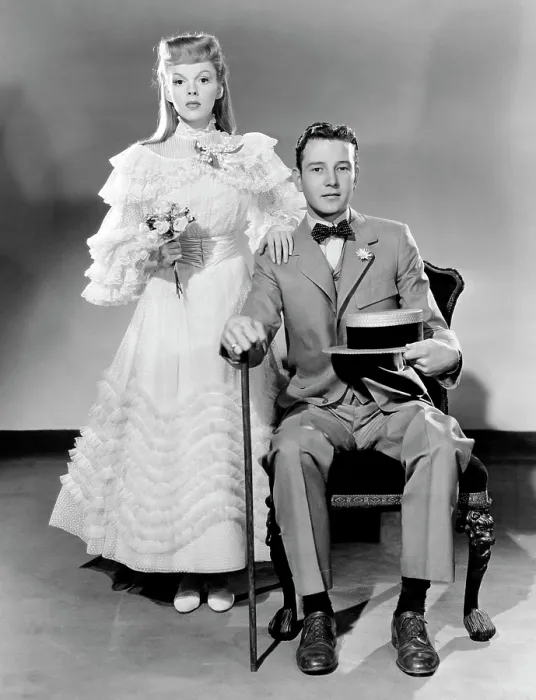 Framed Print : MEET ME IN ST. LOUIS, Judy Garland, Tom Drake, 1944