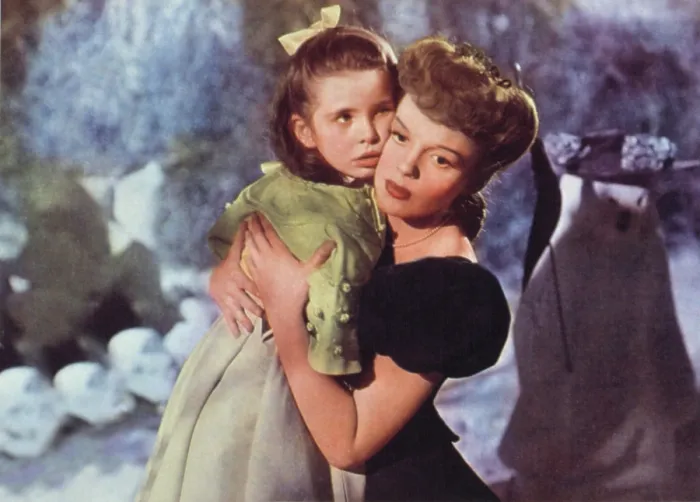 Framed Print : MEET ME IN ST. LOUIS, Margaret O'Brien, Judy Garland, 1944 Framed Print : MEET ME IN ST. LOUIS, Margaret O'Brien, Judy Garland, 1944