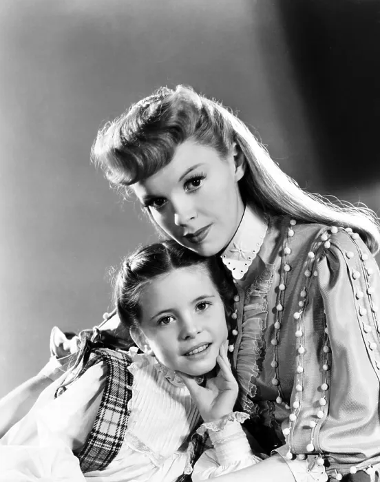 Framed Print : MEET ME IN ST. LOUIS, Margaret O'Brien, Judy Garland, 1944