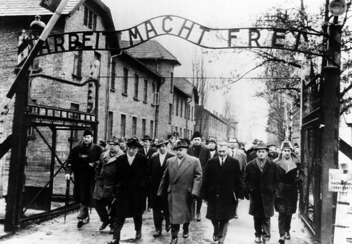 Framed Print : Members of the Frankfurt war crimes court leave the Auschwitz death camp Framed Print : Members of the Frankfurt war crimes court leave the Auschwitz death camp