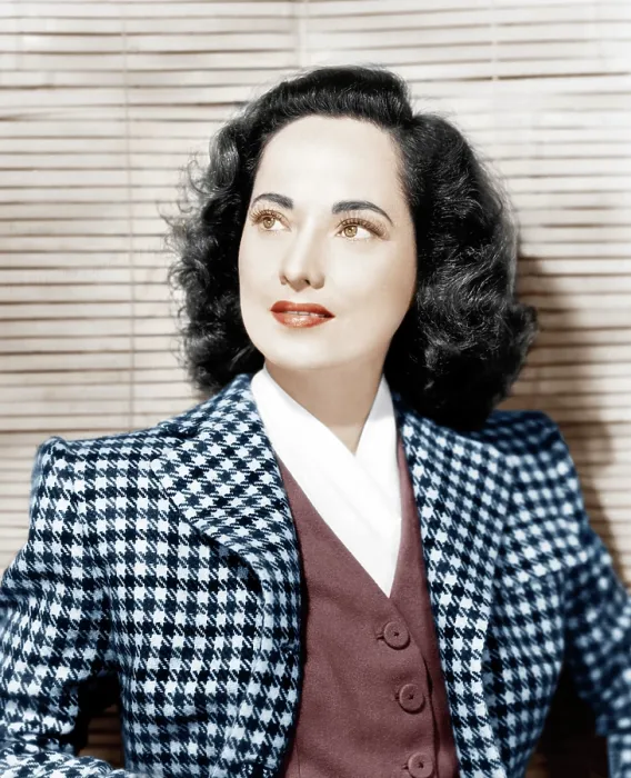 Framed Print : Merle Oberon, ca. 1945 Framed Print : Merle Oberon, ca. 1945