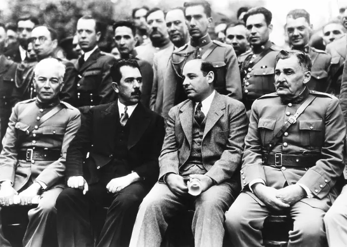 Framed Print : Mexican Army Honors outgoing president General Abelardo Rodriquez. Nov. 26, 1934