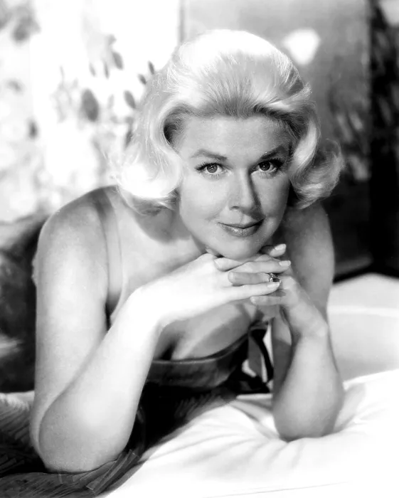 Framed Print : MIDNIGHT LACE, Doris Day, 1960 Framed Print : MIDNIGHT LACE, Doris Day, 1960