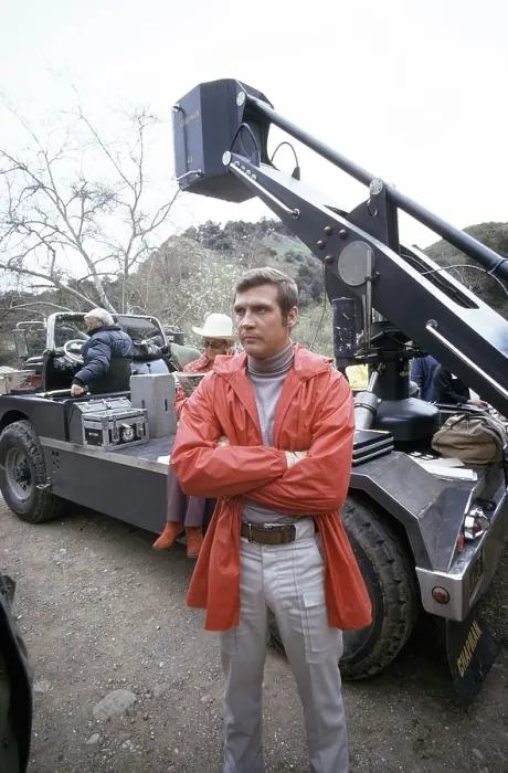 Framed Print : THE SIX MILLION DOLLAR MAN, Lee Majors, on-set, 1974-78