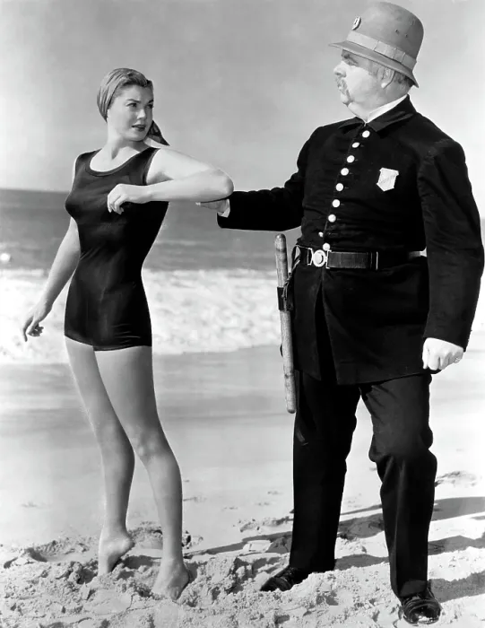 Framed Print : MILLION DOLLAR MERMAID, Esther Williams, Charles Watts, 1952 Framed Print : MILLION DOLLAR MERMAID, Esther Williams, Charles Watts, 1952