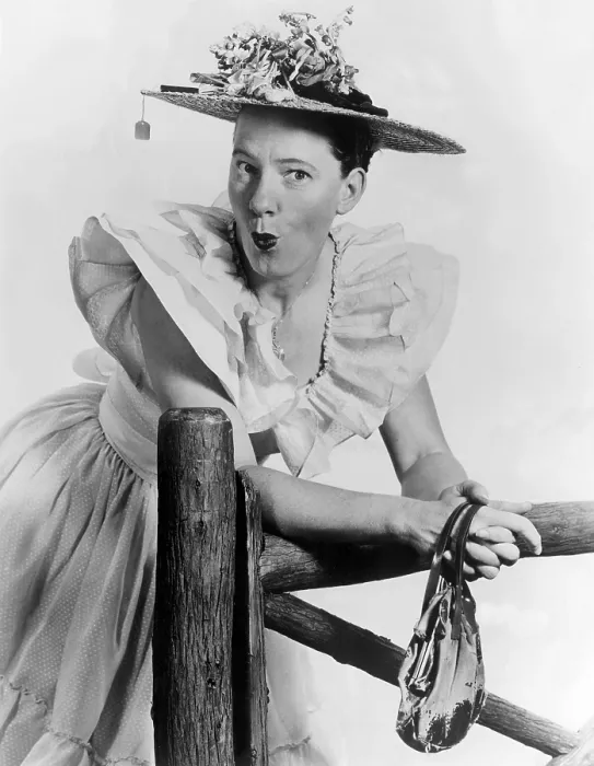 Framed Print : Minnie Pearl (1912-1996), American comedian, circa, 1950s. Courtesy: CSU Archives / Everett Collection Framed Print : Minnie Pearl (1912-1996), American comedian, circa, 1950s. Courtesy: CSU Archives / Everett Collection