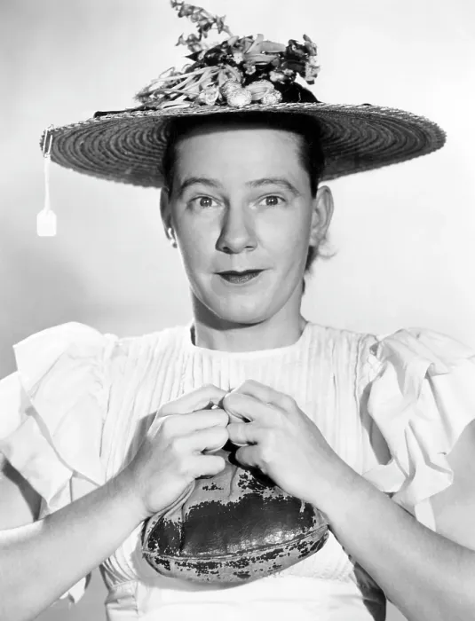 Framed Print : Minnie Pearl (1912-1996), American comedian, circa 1950s. Courtesy: CSU Archives / Everett Collection Framed Print : Minnie Pearl (1912-1996), American comedian, circa 1950s. Courtesy: CSU Archives / Everett Collection