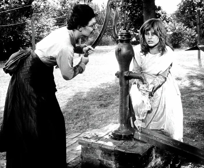 Framed Print : THE MIRACLE WORKER, Anne Bancroft, Patty Duke, 1962