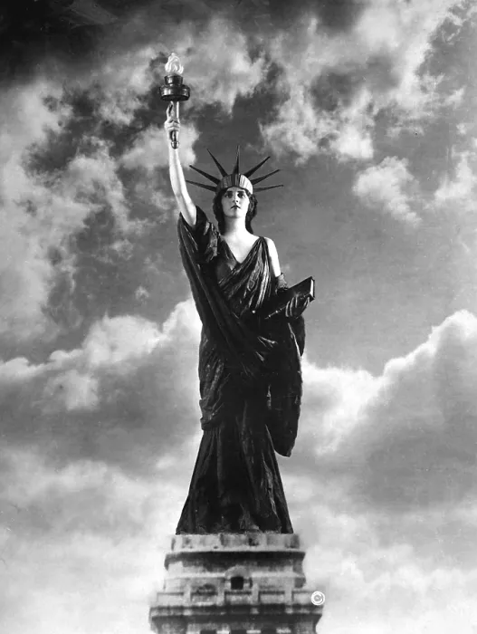 Framed Print : Miss Francis Fairchild, a 1918 debutante of New York, posing as the Statue of Liberty on behalf of the Fourth Liberty Loan to fund World War I government spending. August 1918 Framed Print : Miss Francis Fairchild, a 1918 debutante of New York, posing as the Statue of Liberty on behalf of the Fourth Liberty Loan to fund World War I government spending. August 1918