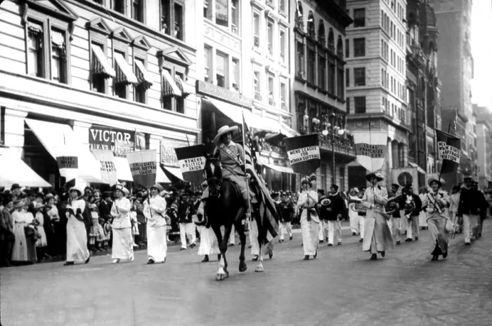 Framed Print : Miss Milholland leading a parade: women's sufferage, 1913. Courtesy: CSU Archives / Everett Collection Framed Print : Miss Milholland leading a parade: women's sufferage, 1913. Courtesy: CSU Archives / Everett Collection