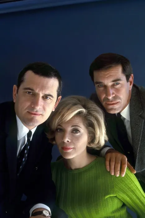Framed Print : MISSION: IMPOSSIBLE, from left: Steven Hill, Barbara Bain, Martin Landau, (1967), 1966-73