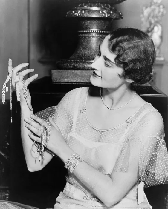 Framed Print : Model with $250, 000 worth of gems in a Chicago store. They would be worth $3.3 million in 2012 dollars. Ca. 1930. (BSLOC_2013_8_98) Framed Print : Model with $250, 000 worth of gems in a Chicago store. They would be worth $3.3 million in 2012 dollars. Ca. 1930. (BSLOC_2013_8_98)