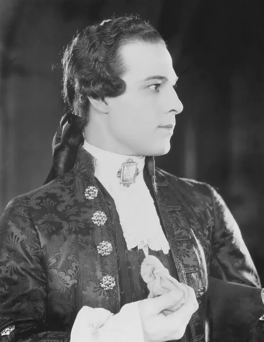 Framed Print : MONSIEUR BEAUCAIIRE, Rudolph Valentino, 1924 Framed Print : MONSIEUR BEAUCAIIRE, Rudolph Valentino, 1924
