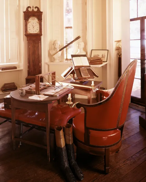 Framed Print : Monticello, the home built by Thomas Jefferson in the 1770s. Jefferson's desk with his invention to create duplicates of his correspondence Framed Print : Monticello, the home built by Thomas Jefferson in the 1770s. Jefferson's desk with his invention to create duplicates of his correspondence
