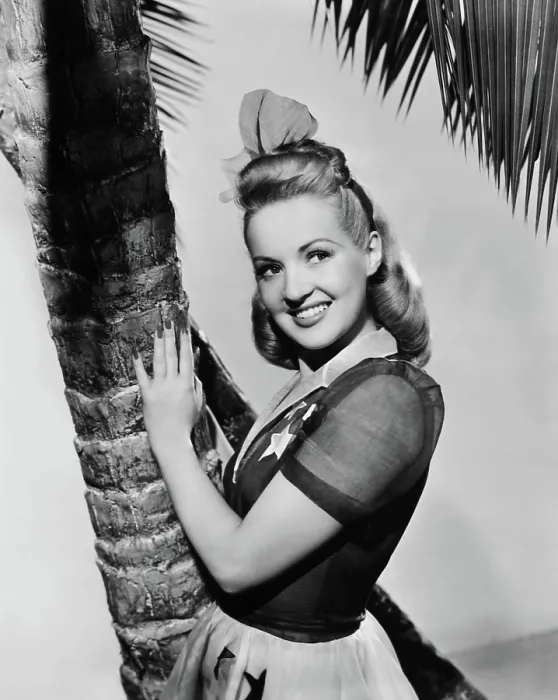 Framed Print : MOON OVER MIAMI, Betty Grable, 1941, TM & Copyright 20th Century Fox Film Corp. / courtesy Everett Collection