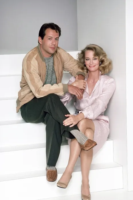 Framed Print : MOONLIGHTING, from left, Bruce Willis, Cybill Shepherd, 1985-89 (1985 photo) Framed Print : MOONLIGHTING, from left, Bruce Willis, Cybill Shepherd, 1985-89 (1985 photo)