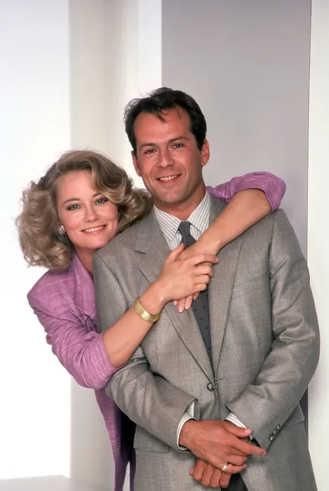 Framed Print : MOONLIGHTING, from left: Cybill Shepherd, Bruce Willis, (1985), 1985-89
