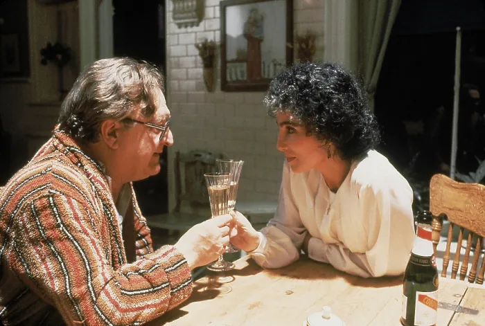Framed Print : MOONSTRUCK, Vincent Gardenia, Cher, 1987. (c) MGM /  Courtesy: Everett Collection
