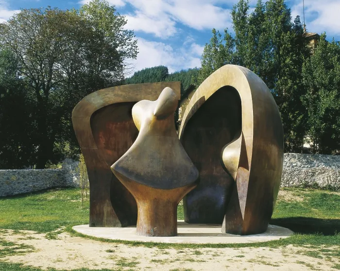 Framed Print : MOORE, Henry (1898-1986). Large figure in a shelter. 1985-1986. SPAIN. Guernica. Sculpture on bronze. AISA / Everett Collection - Image has fine art copyright