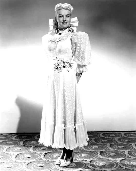 Framed Print : MOTHER WORE TIGHTS, Betty Grable, 1947, TM & Copyright 20th Century Fox Film Corp. / courtesy Everett Collection