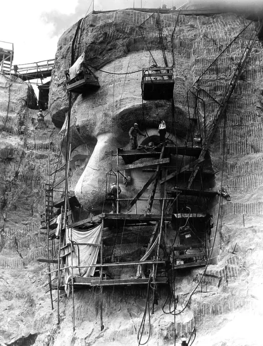 Framed Print : MOUNT RUSHMORE, workers under the direction of Sculptor Gutzon Borglum carve head of Abraham Lincoln