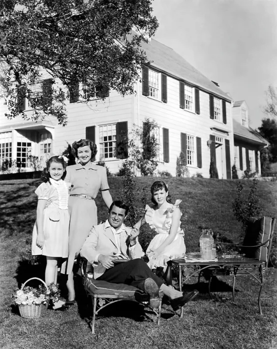 Framed Print : MR. BLANDINGS BUILDS HIS DREAM HOUSE, Sharyn Moffett, Myrna Loy, Cary Grant, Connie Marshall, 1948 Framed Print : MR. BLANDINGS BUILDS HIS DREAM HOUSE, Sharyn Moffett, Myrna Loy, Cary Grant, Connie Marshall, 1948