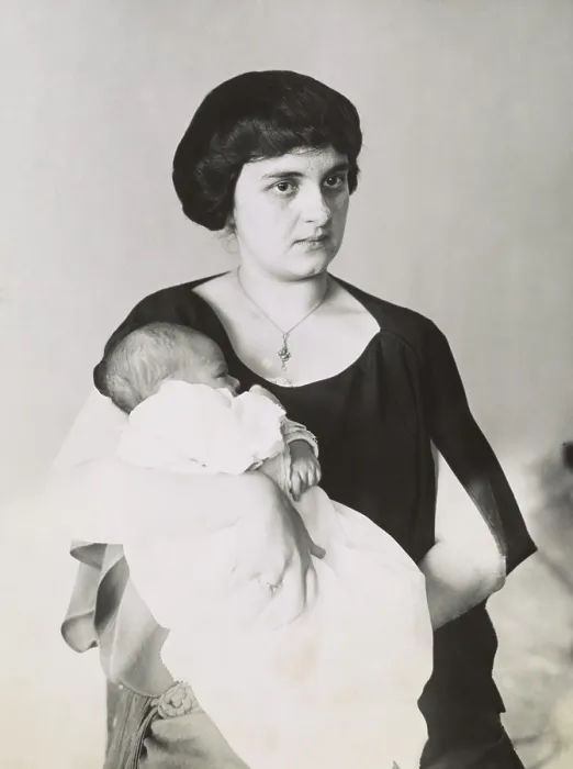 Framed Print : Mrs. Mary Creighton with her baby born between her arrest in and before her ensuing acquittal in Newark, 1923 Framed Print : Mrs. Mary Creighton with her baby born between her arrest in and before her ensuing acquittal in Newark, 1923