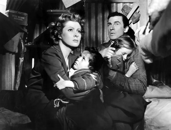 Framed Print : MRS. MINIVER, Greer Garson, Christopher Severn, Walter Pidgeon, Clare Sandars, 1942