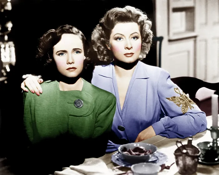 Framed Print : MRS. MINIVER, from left: Teresa Wright, Greer Garson, 1942