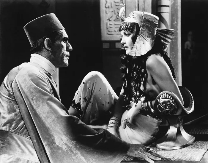 Framed Print : THE MUMMY, from left: Boris Karloff, Zita Johann, 1932