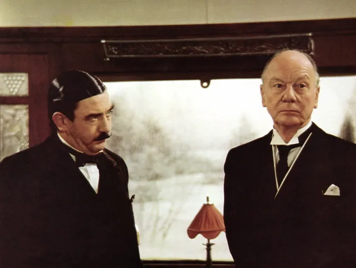 Framed Print : MURDER ON THE ORIENT EXPRESS, Albert Finney, John Gielgud, 1974 Framed Print : MURDER ON THE ORIENT EXPRESS, Albert Finney, John Gielgud, 1974