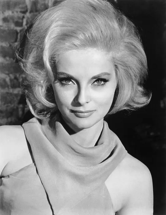 Framed Print : HOW TO MURDER YOUR WIFE, Virna Lisi, 1965