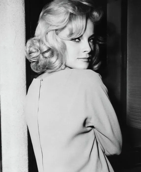 Framed Print : HOW TO MURDER YOUR WIFE, Virna Lisi, 1965