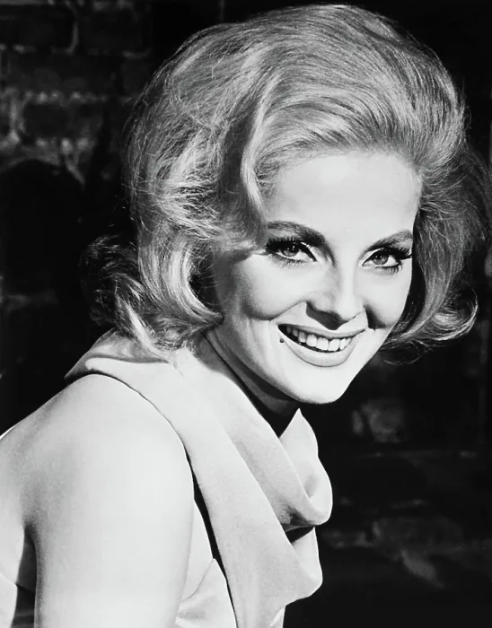 Framed Print : HOW TO MURDER YOUR WIFE, Virna Lisi, 1965