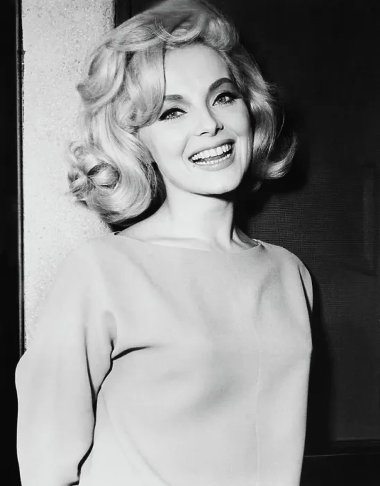 Framed Print : HOW TO MURDER YOUR WIFE, Virna Lisi, 1965