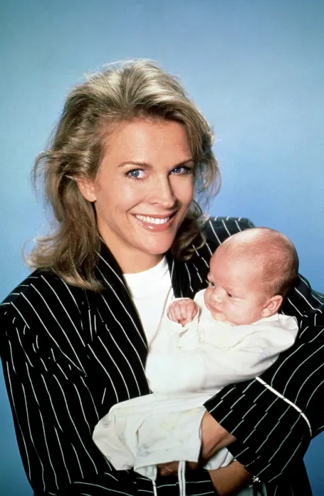 Framed Print : MURPHY BROWN, Candice Bergen, 1988-98 (1992 photo) Framed Print : MURPHY BROWN, Candice Bergen, 1988-98 (1992 photo)